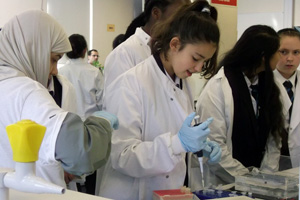 Fullhurst year 9 students take part in DNA workshop at The University of Leicester